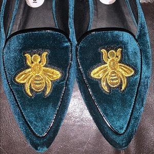 Steve Madden Blue velvet w/ bubble bee flats